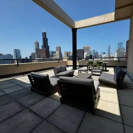 Lux Dtown Penthouses 9bd-9ba Sleep 25 Parking, Pool, Gym Apartment