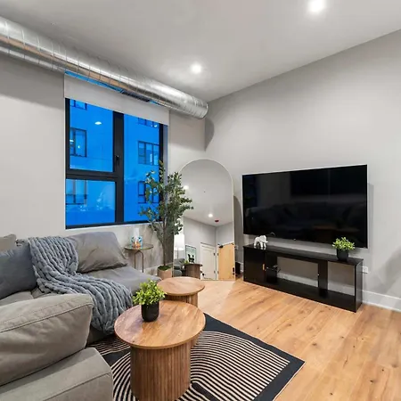 Steps From The Edgewater Modern 2bd 2ba *