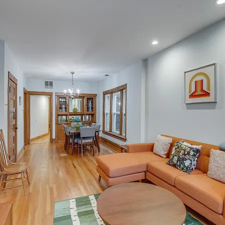Holiday home 1 Mi To Wrigley! Quintessential Chi-town Greystone