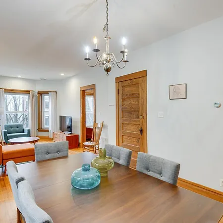 1 Mi To Wrigley! Quintessential Chi-town Greystone Holiday home *