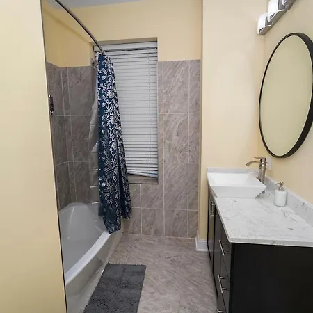 Stylish 2br Near United Center & Mrt Chicago