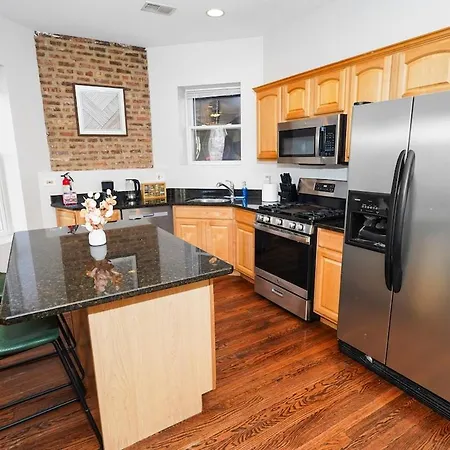 King Bed 6br With Pool Table Sleeps 16 Near Humboldt Park Apartment *