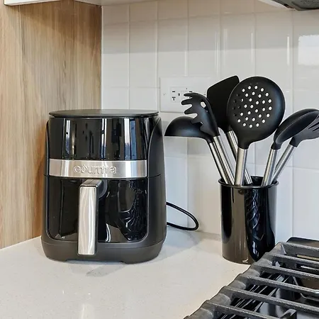 Edgewater With Free Parking Gym Modern Living Apartment *