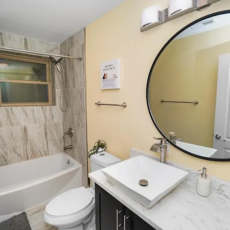 Modern 2br Retreat Near United Center Apartment Chicago