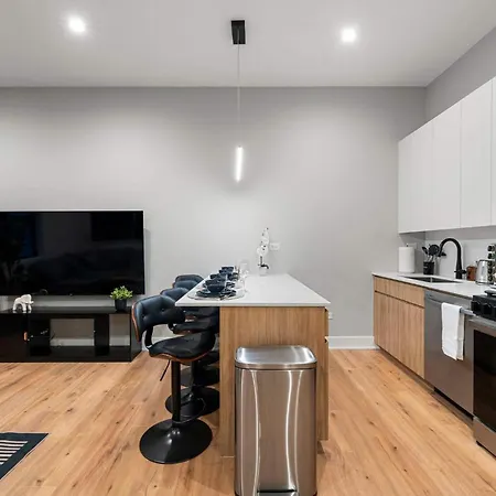 Apartment Steps From The Edgewater Modern 2bd 2ba *