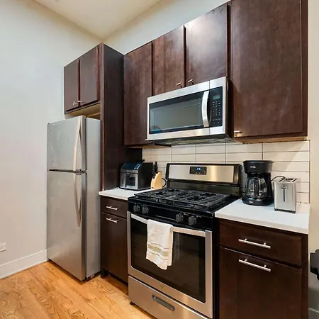 4br 3ba Pilsen Retreat - 10 Min From Downtown Apartment