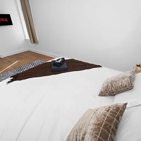 Apartment 3br King Beds Sleeps 8 Near Humboldt Park *