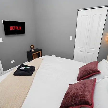 Modern 2br Retreat Near United Center Chicago