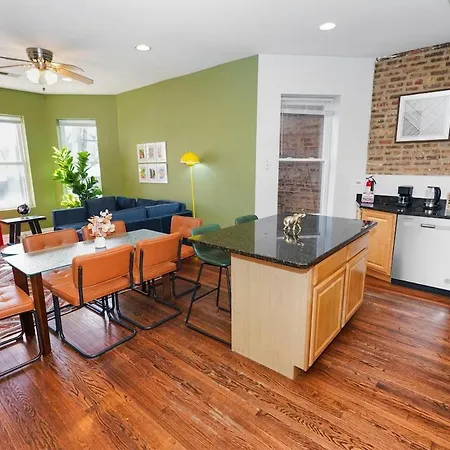 King Bed 6br With Pool Table Sleeps 16 Near Humboldt Park Apartment Chicago