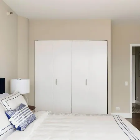 Lux Dtown Penthouses 9bd-9ba Sleep 25 Parking, Pool, Gym * Chicago