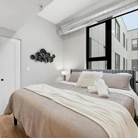 Apartment Comfy - Gym Free Parking & Modern Amenities *