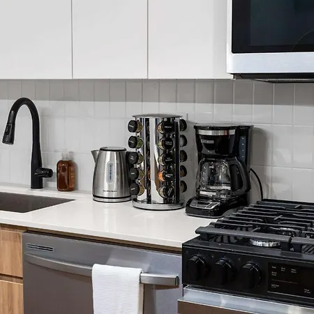 Steps From The Edgewater Modern 2bd 2ba Chicago