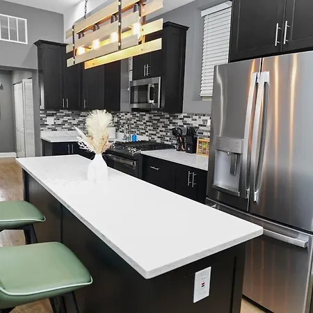 Apartment Modern 2br Retreat Near United Center *