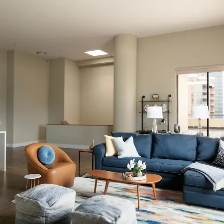 Lux Dtown Penthouses 9bd-9ba Sleep 25 Parking, Pool, Gym