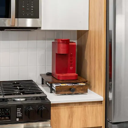 Steps From The Edgewater Modern 2bd 2ba Apartment Chicago