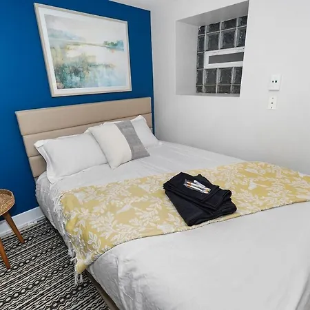 King Bed 6br With Pool Table Sleeps 16 Near Humboldt Park Apartment Chicago