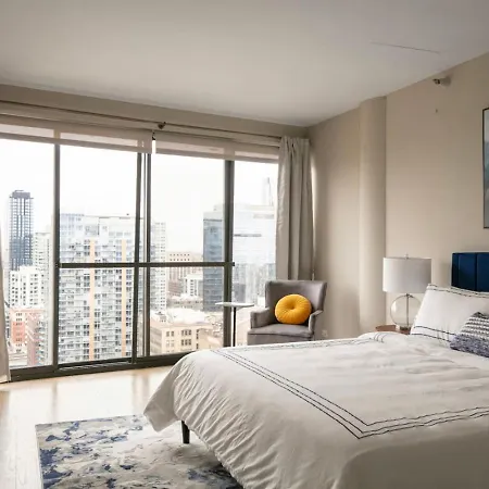 Lux Dtown Penthouses 9bd-9ba Sleep 25 Parking, Pool, Gym Apartment