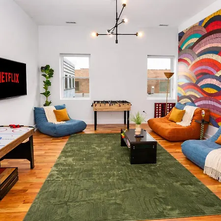 Apartment Pilsen 6br Getaway With Game Room, Gym & Paid Parking Near Soldier Field & Mccormick Place Chicago