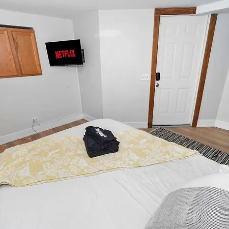 King Bed 6br With Pool Table Sleeps 16 Near Humboldt Park