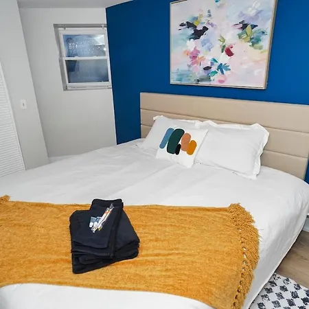 King Bed 6br With Pool Table Sleeps 16 Near Humboldt Park Apartment Chicago