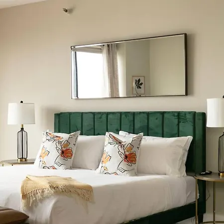 Lux Dtown Penthouses 9bd-9ba Sleep 25 Parking, Pool, Gym Apartment *
