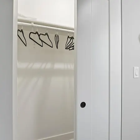 Comfy - Gym Free Parking & Modern Amenities