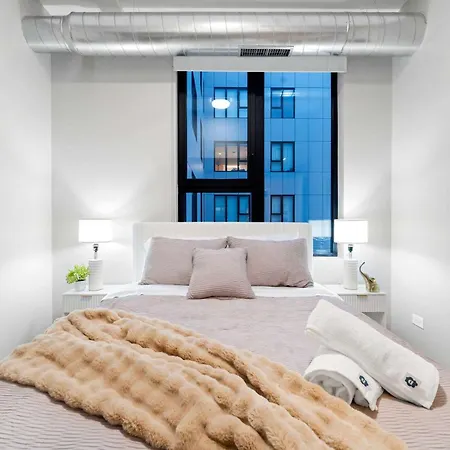 Steps From The Edgewater Modern 2bd 2ba Apartment