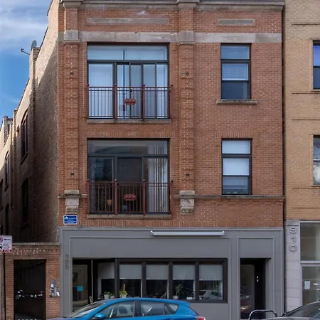 Apartment Flexhome Ukrainian Village 2br - Private Balcony & Walkable Location