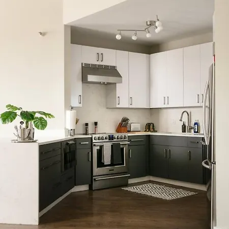 Apartment Lux Dtown Penthouses 9bd-9ba Sleep 25 Parking, Pool, Gym