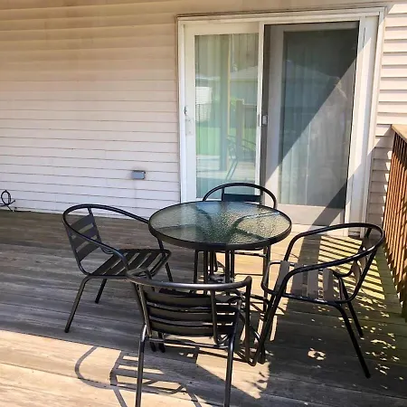 Spacious 2br Near Univ Of Away From Apartment Chicago