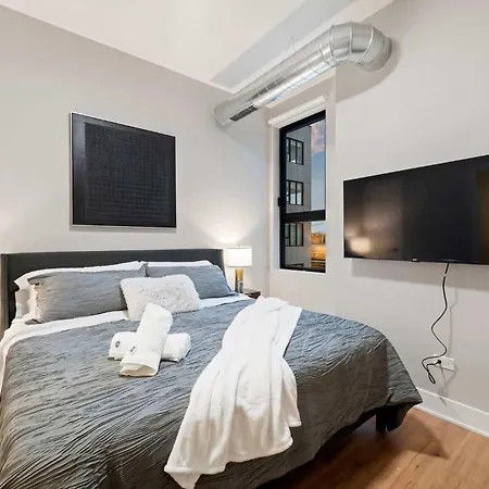 Steps From The Edgewater Modern 2bd 2ba Chicago