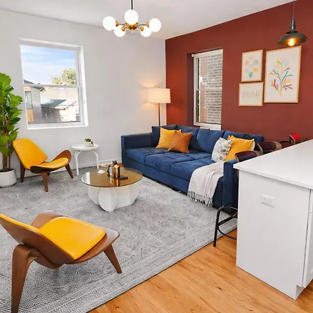 Modern 4br Pilsen Retreat Near Illinois Medical District & Downtown Chicago