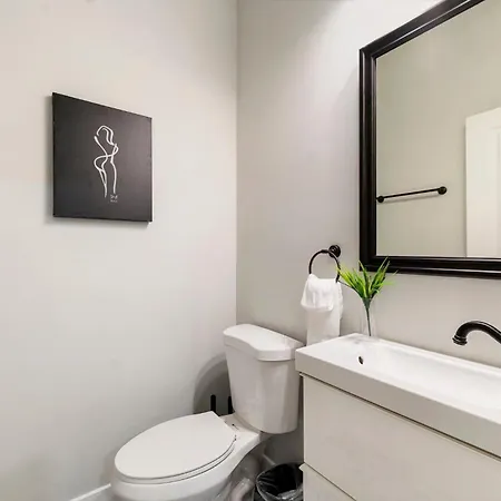 Apartment 4br 3ba Pilsen Retreat - 10 Min From Downtown *