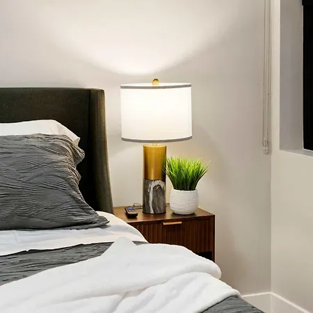 Steps From The Edgewater Modern 2bd 2ba *