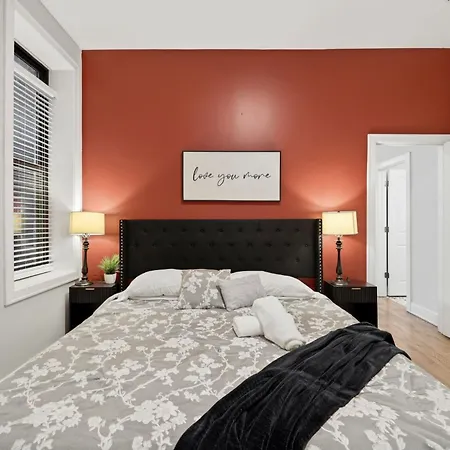 Apartment 4br 3ba Pilsen Retreat - 10 Min From Downtown *