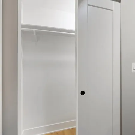 Steps From The Edgewater Modern 2bd 2ba