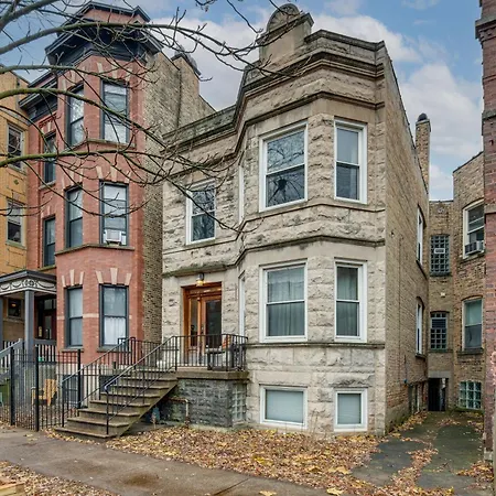 Holiday home 1 Mi To Wrigley! Quintessential Chi-town Greystone *