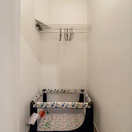 Apartment 4br 3ba Pilsen Retreat - 10 Min From Downtown *
