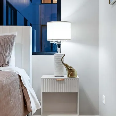 Steps From The Edgewater Modern 2bd 2ba Apartment