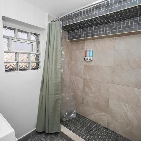 Apartment King Bed 6br With Pool Table Sleeps 16 Near Humboldt Park *