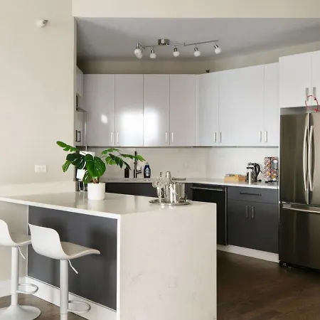 Lux Dtown Penthouses 9bd-9ba Sleep 25 Parking, Pool, Gym