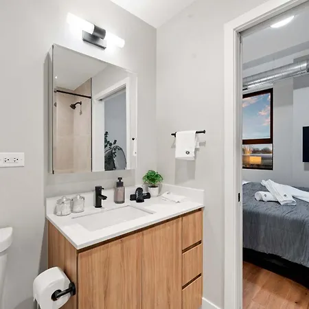 Apartment Steps From The Edgewater Modern 2bd 2ba *