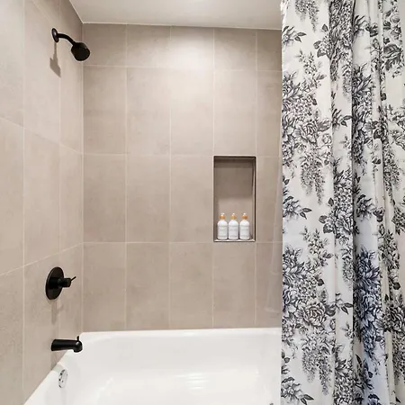 Steps From The Edgewater Modern 2bd 2ba *