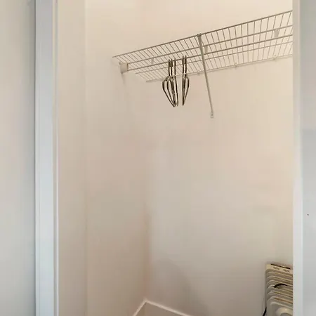 Apartment 4br 3ba Pilsen Retreat - 10 Min From Downtown Chicago