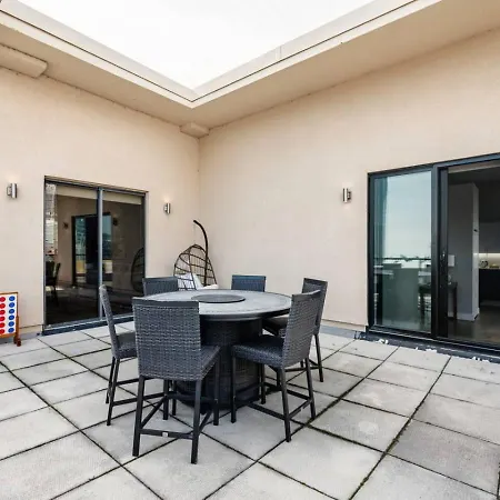 Apartment Lux Dtown Penthouses 9bd-9ba Sleep 25 Parking, Pool, Gym Chicago