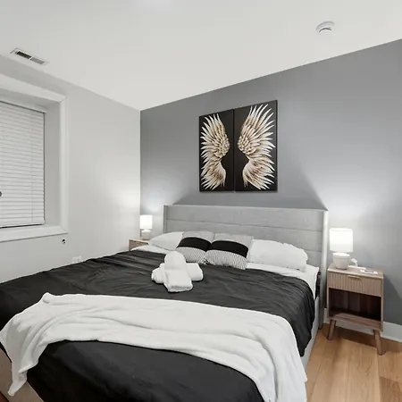 Apartment 4br 3ba Pilsen Retreat - 10 Min From Downtown Chicago