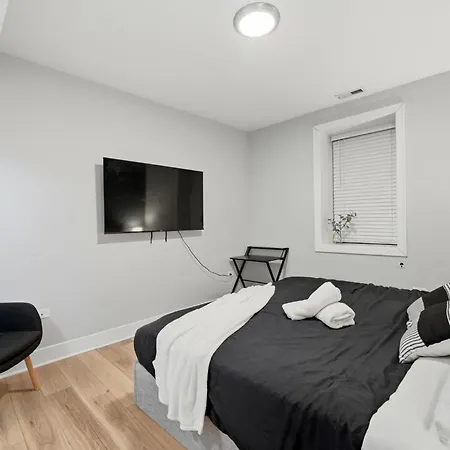 Apartment 4br 3ba Pilsen Retreat - 10 Min From Downtown *