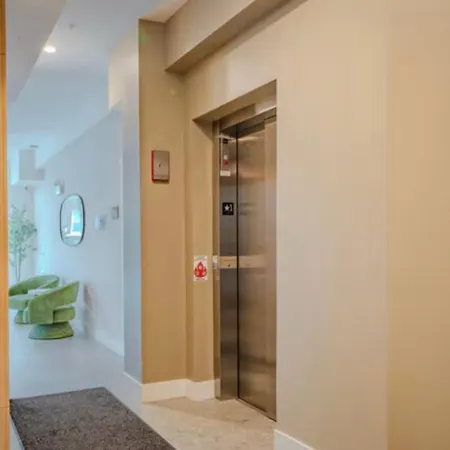 Apartment Steps From The Edgewater Modern 2bd 2ba Chicago