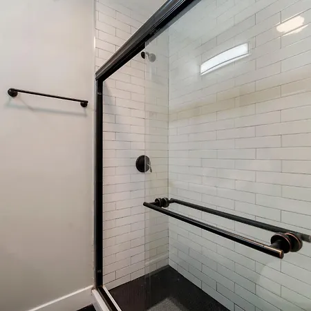 Apartment 4br 3ba Pilsen Retreat - 10 Min From Downtown