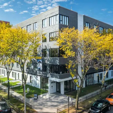 Apartment Comfy - Gym Free Parking & Modern Amenities